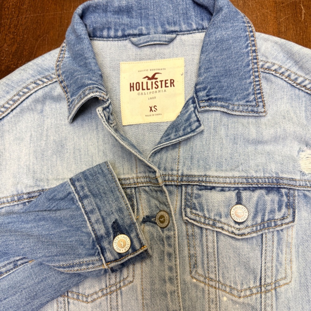Hollister Denim Trucker Jacket XS Light Wash Distressed‎ Paint Splatter
